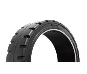 LLANTA DE TRACCIÓN NEGRA